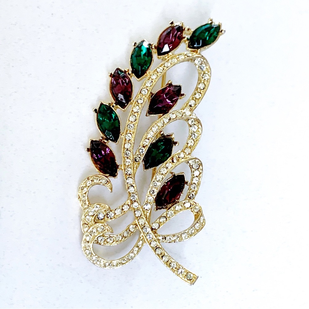 🤩 Stunning Vintage Gold Tone Amethyst & Rhinestone Feather Brooch - Picture 2 of 6